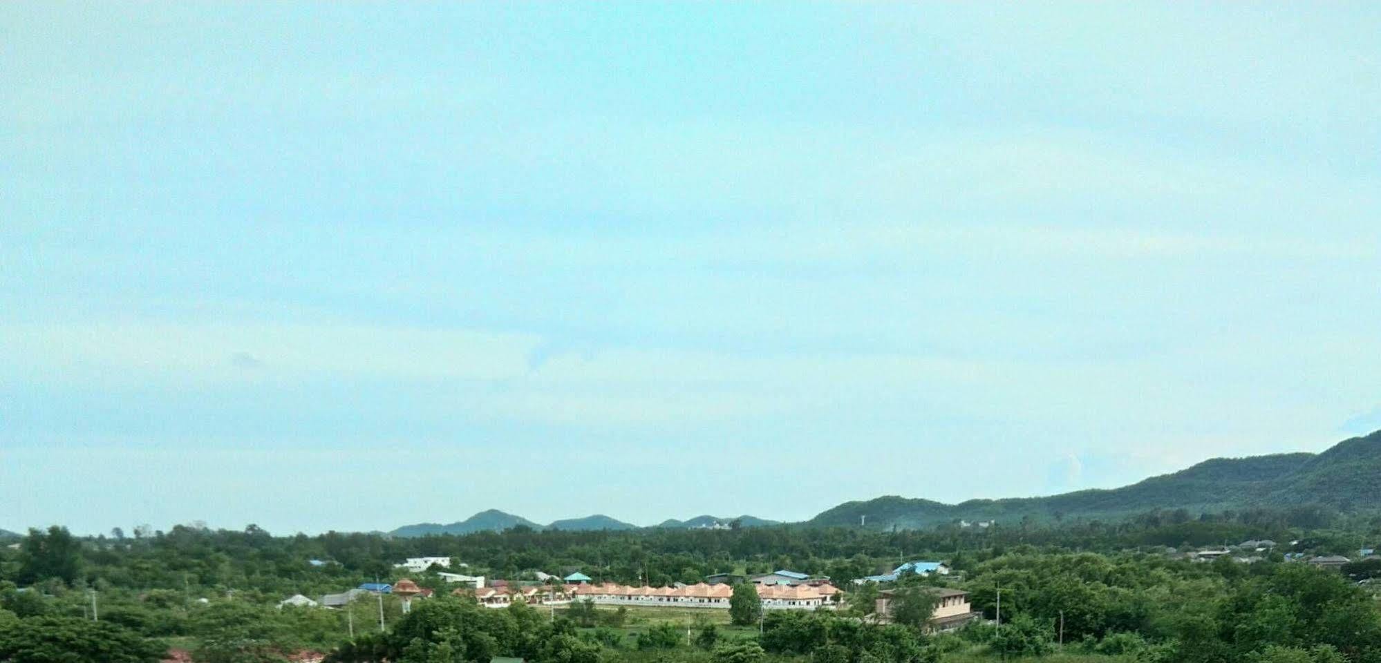 Sea Hill Boutique Residence Sattahip Exterior photo